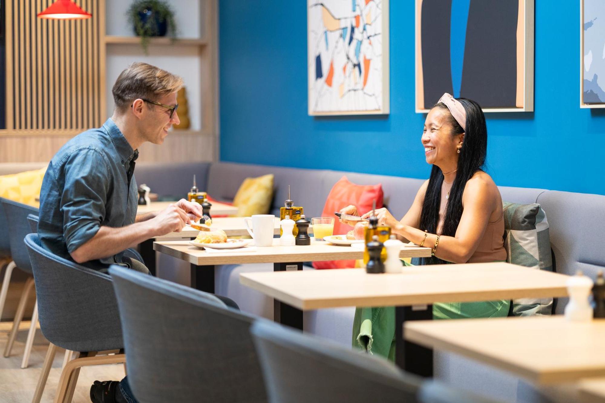 Express - Centre By Ihg Hotel 3*